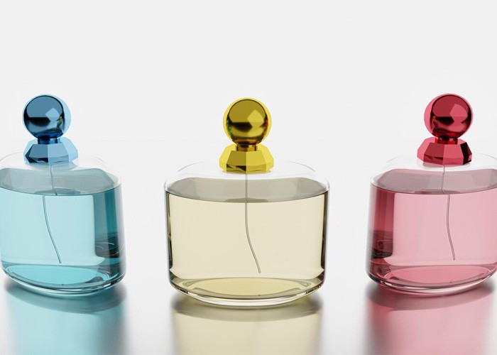 How to Layer Fragrances: Combining Natural Oils for Custom Scents